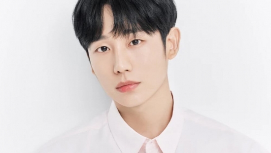 Người hâm mộ giục Jung Hae In 'nghỉ chơi' Kim Soo Hyun