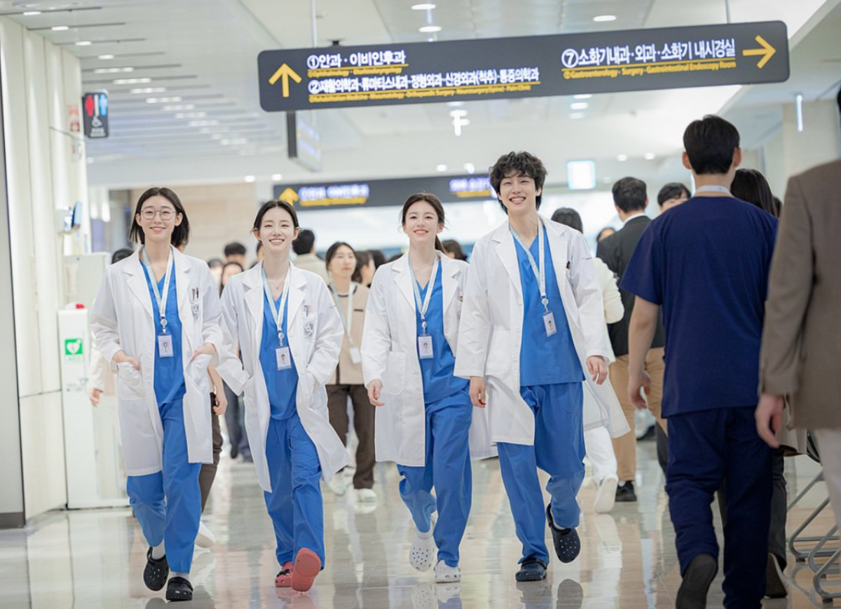 Phim y khoa của Go Yoon Jung gây sốt, liệu có vượt qua ‘Hospital Playlist’?