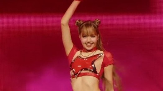 Lisa (BlackPink) chiếm trọn spotlight tại Coachella, đánh bại Jennie và loạt sao quốc tế