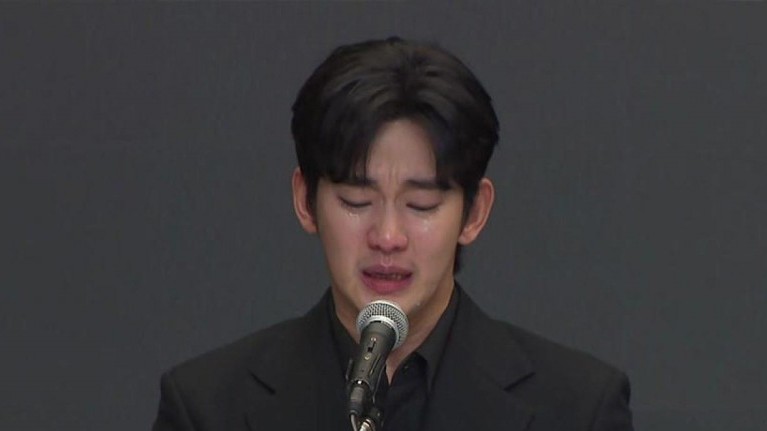 Kim Soo Hyun gây tranh cãi khi khởi kiện công chúng