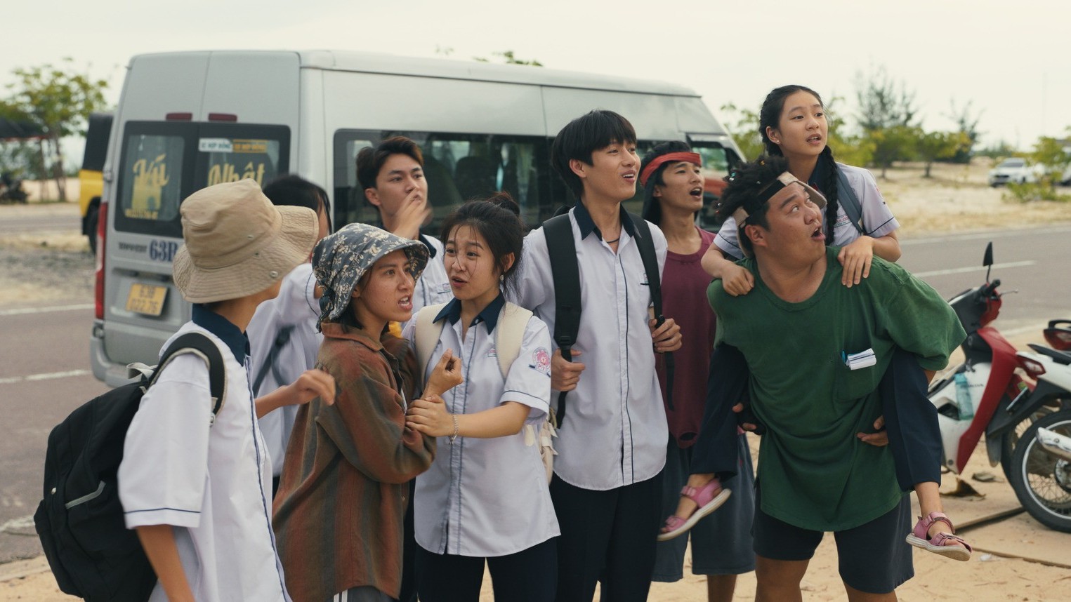 Choáng ngợp với độ đầu tư khủng của Lý Hải: Sân khấu concert, cảnh nổ bom ở rừng dừa trong 'Lật mặt 8: Vòng tay nắng'