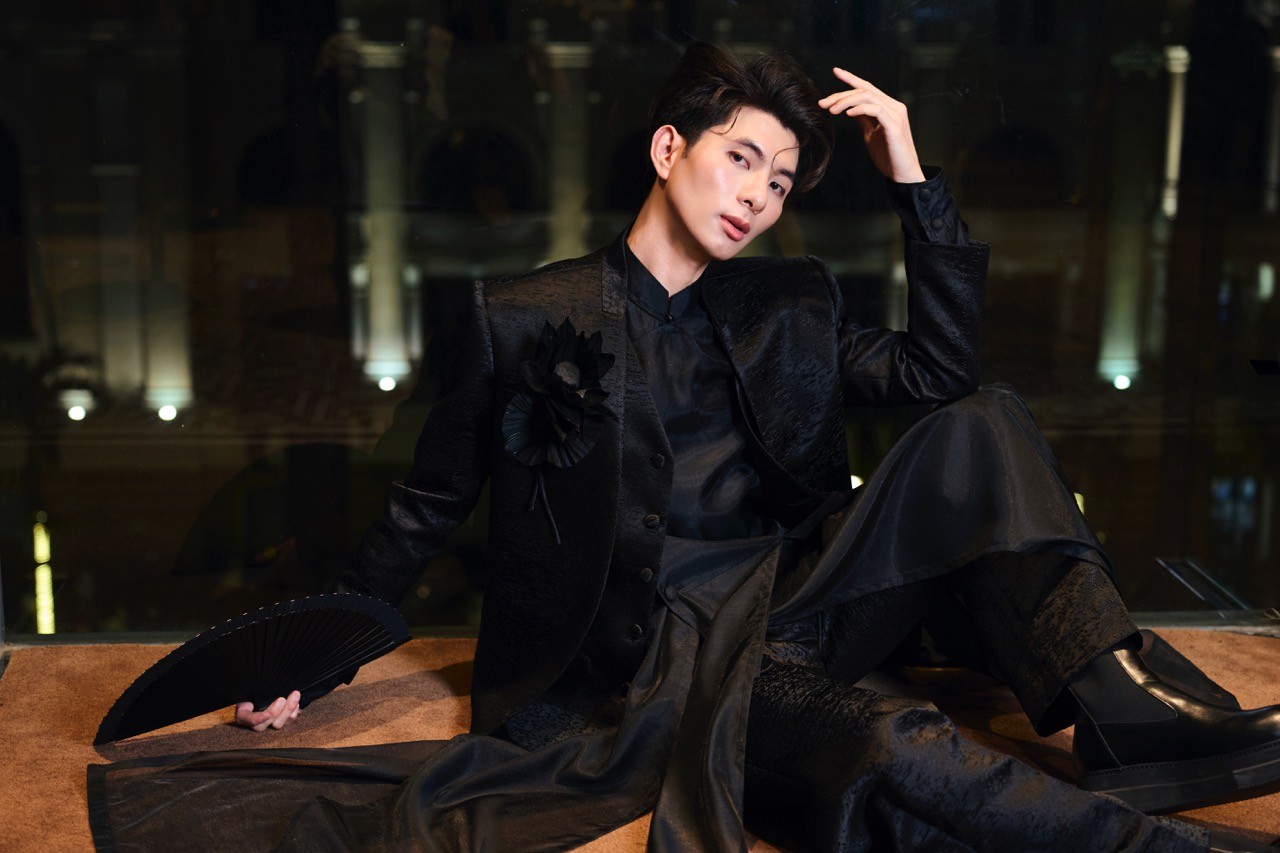 NTK Nguyễn Minh Công được tôn vinh 'Fashion Designer of the Year' đầy thuyết phục tại Men&life Awards 2024 NTK Nguyễn Minh Công được tôn vinh 'Fashion Designer of the Year' đầy thuyết phục tại Men&life Awards 2024