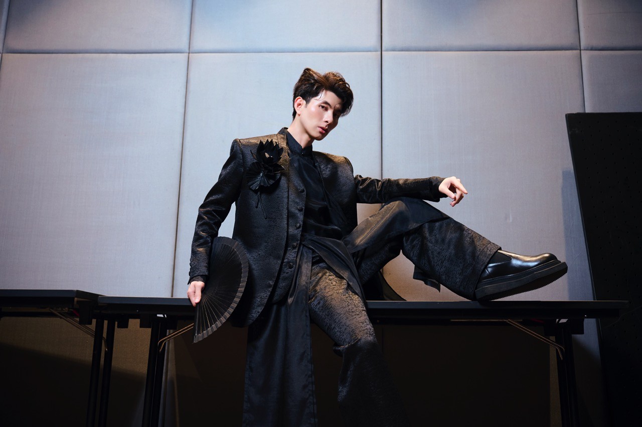 NTK Nguyễn Minh Công được tôn vinh 'Fashion Designer of the Year' đầy thuyết phục tại Men&life Awards 2024 NTK Nguyễn Minh Công được tôn vinh 'Fashion Designer of the Year' đầy thuyết phục tại Men&life Awards 2024