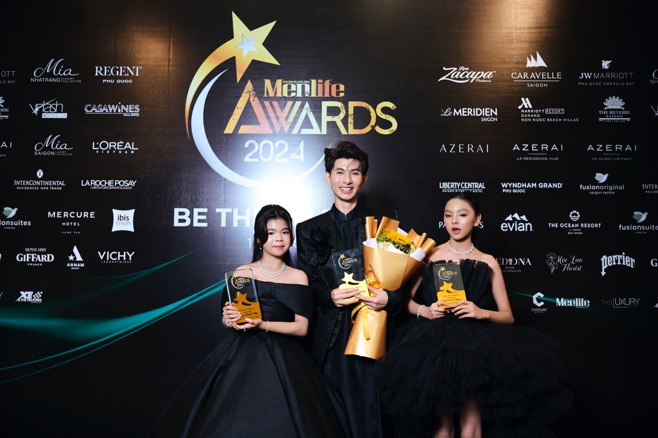 NTK Nguyễn Minh Công được tôn vinh 'Fashion Designer of the Year' đầy thuyết phục tại Men&life Awards 2024 NTK Nguyễn Minh Công được tôn vinh 'Fashion Designer of the Year' đầy thuyết phục tại Men&life Awards 2024