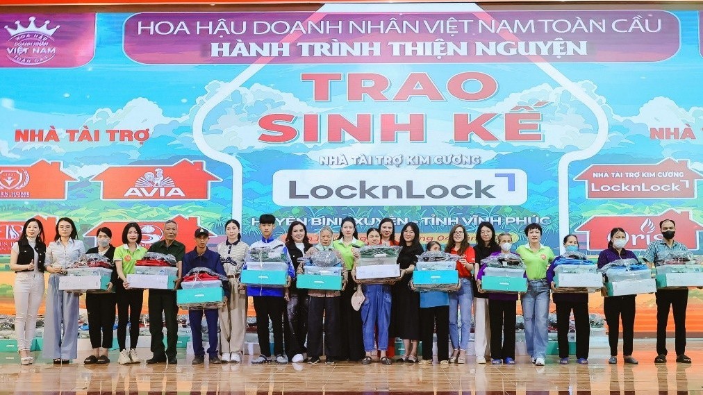 Thí sinh 'Hoa hậu doanh nhân Việt Nam toàn cầu 2025' lan tỏa yêu thương, trao hơn 600 triệu đồng quà tặng tại Vĩnh Phúc