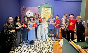 Mừng 50 năm thống nhất đất nước, NSƯT - diễn viên Kim Tuyến 'chiêu đãi' fan hâm mộ bộ phim 'Địa đạo: Mặt trời trong bóng tối'
