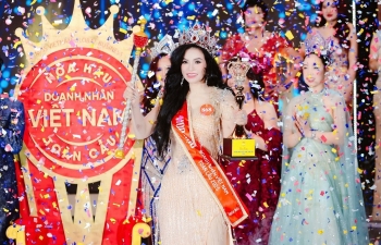 Diện áo dài đậm dấu ấn lịch sử đại lễ 30/4, Lương Thị Hương đăng quang 'Hoa hậu doanh nhân Việt Nam toàn cầu 2025'