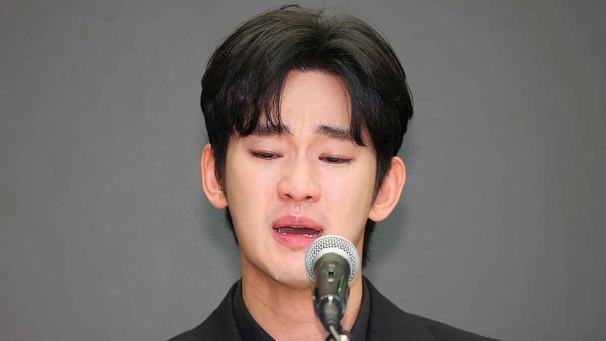Netizen Hàn ngán ngẩm khi fan bênh Kim Soo Hyun bất chấp