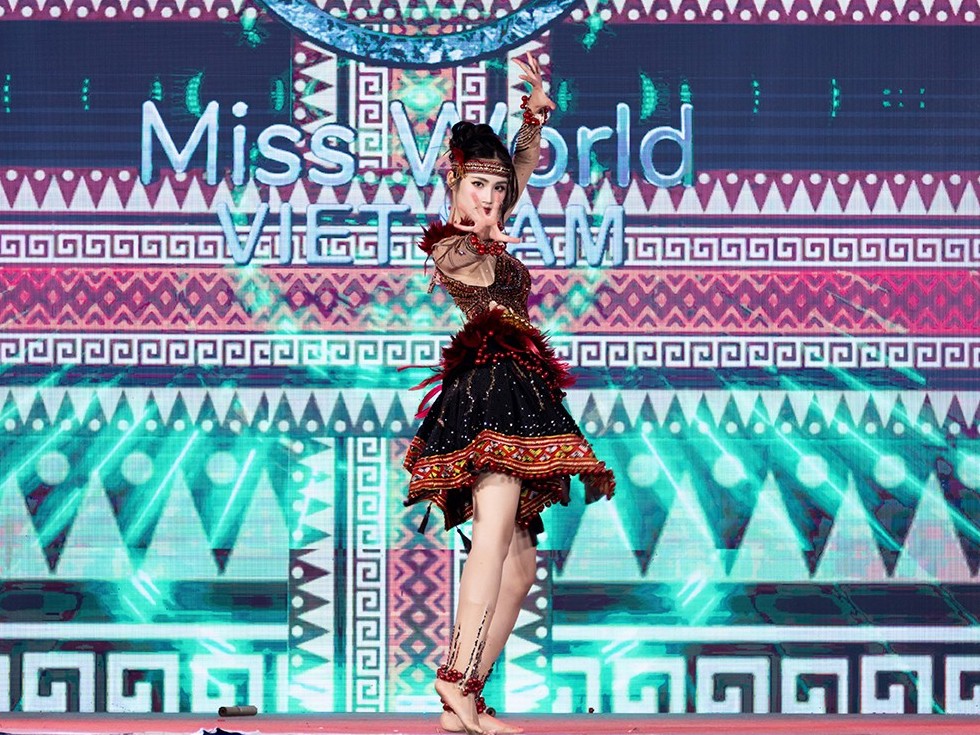 Hoa hậu Ý Nhi giới thiệu văn hóa Tây Nguyên đến 'Miss World'