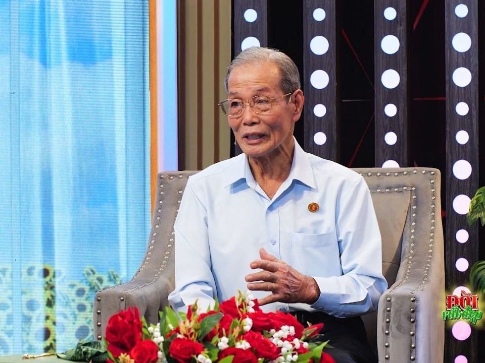 'Đời rất đẹp': Cựu tù chính trị Võ Ái Dân biến chiếc áo bà ba thành 'kho dự trữ chiến lược' trong 'chuồng cọp' Côn Đảo