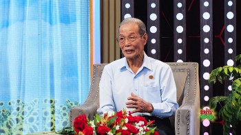 'Đời rất đẹp': Cựu tù chính trị Võ Ái Dân biến chiếc áo bà ba thành 'kho dự trữ chiến lược' trong 'chuồng cọp' Côn Đảo