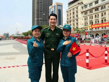 Ca sĩ Nguyễn Phi Hùng sáng tác 'Hành khúc tuổi trẻ Việt Nam' mừng đại lễ 50 năm Ngày giải phóng miền Nam