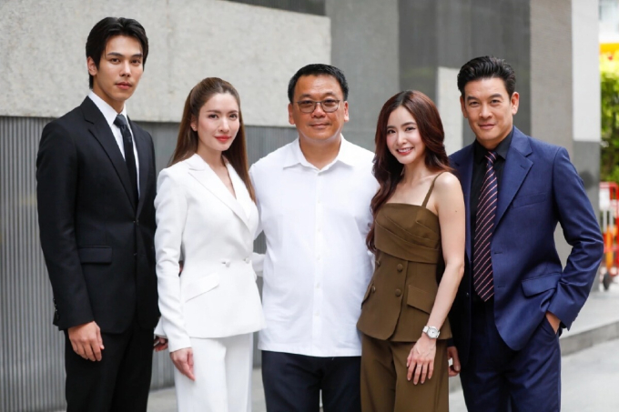 'Tòa án tình yêu' gây sốt với màn kết hợp gây bùng nổ của bộ ba ‘nam thần - ngọc nữ’ hàng đầu Thái Lan