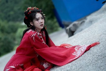 Chương Nhược Nam 'đốn tim' với tạo hình cổ trang trong 'Hoài Thủy Trúc Đình'