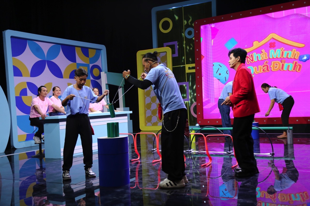 'Nhà mình quá đỉnh': Diễm Phương chiếm spotlight, Hoàng Phi 'thua liên hoàn' vẫn khiến cả trường quay cười nghiêng ngả