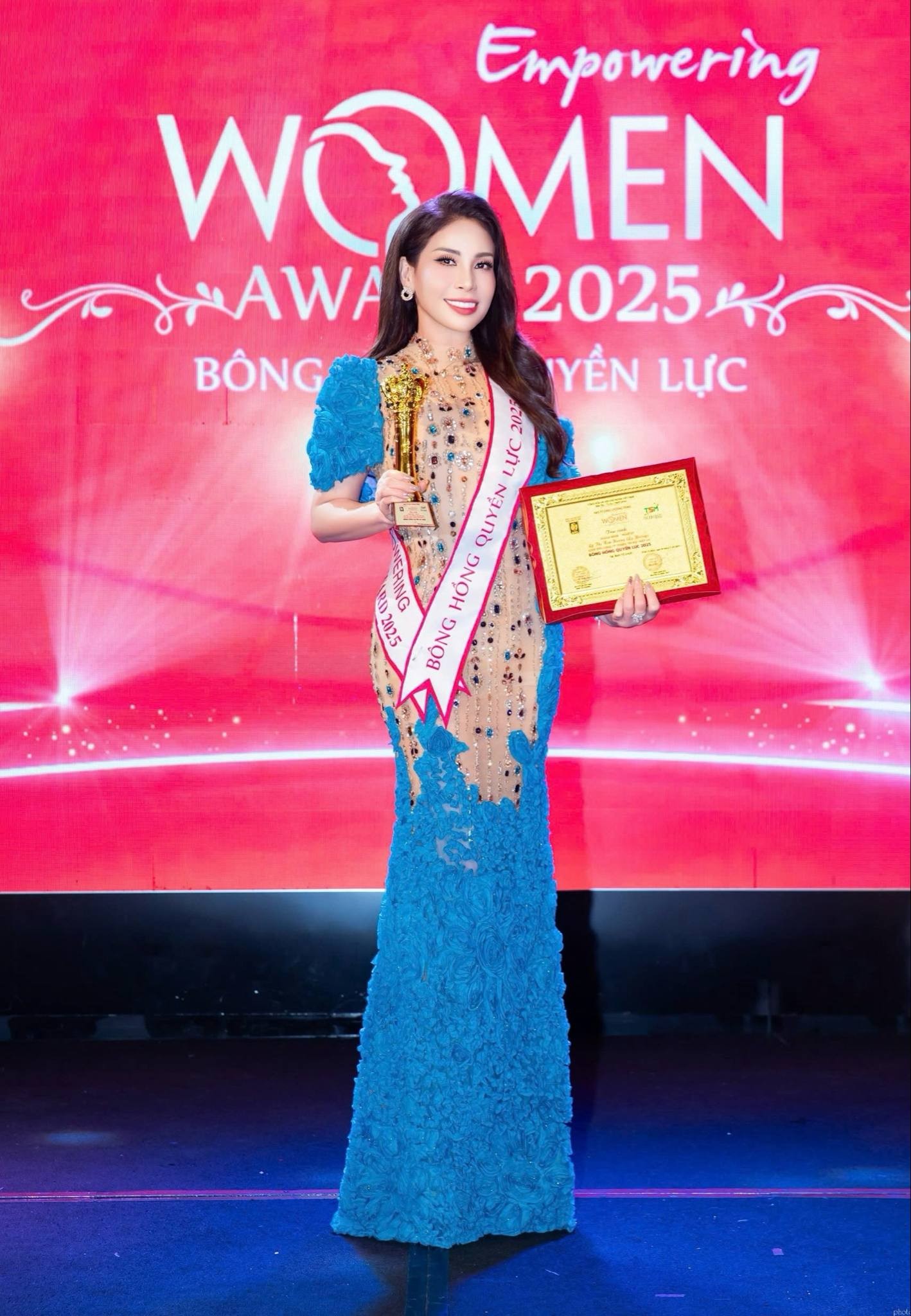 Lý Hương cùng nhiều người đẹp tài hoa được tôn vinh 'Bông hồng quyền lực 2025'