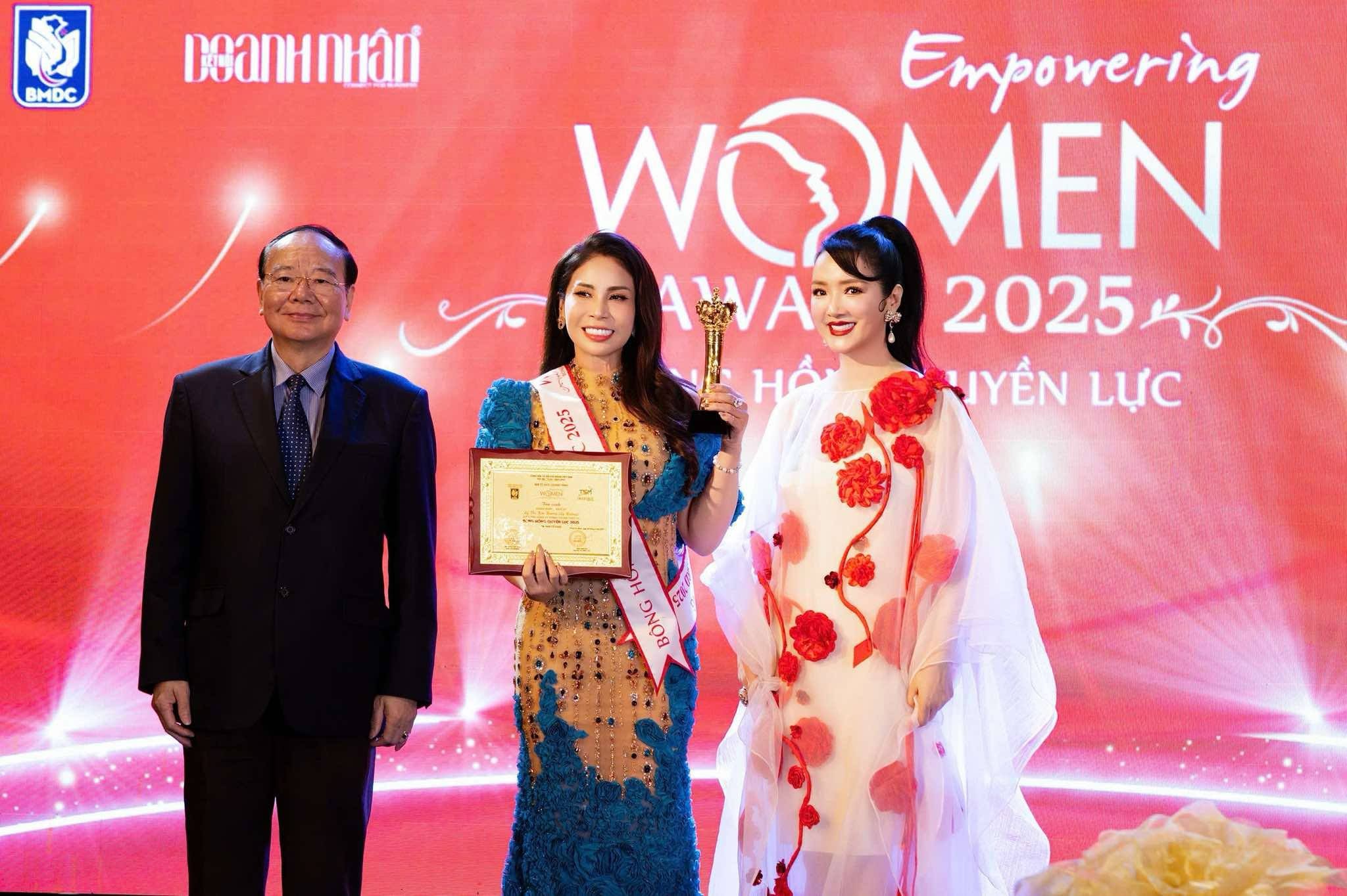 Lý Hương cùng nhiều người đẹp tài hoa được tôn vinh 'Bông hồng quyền lực 2025'