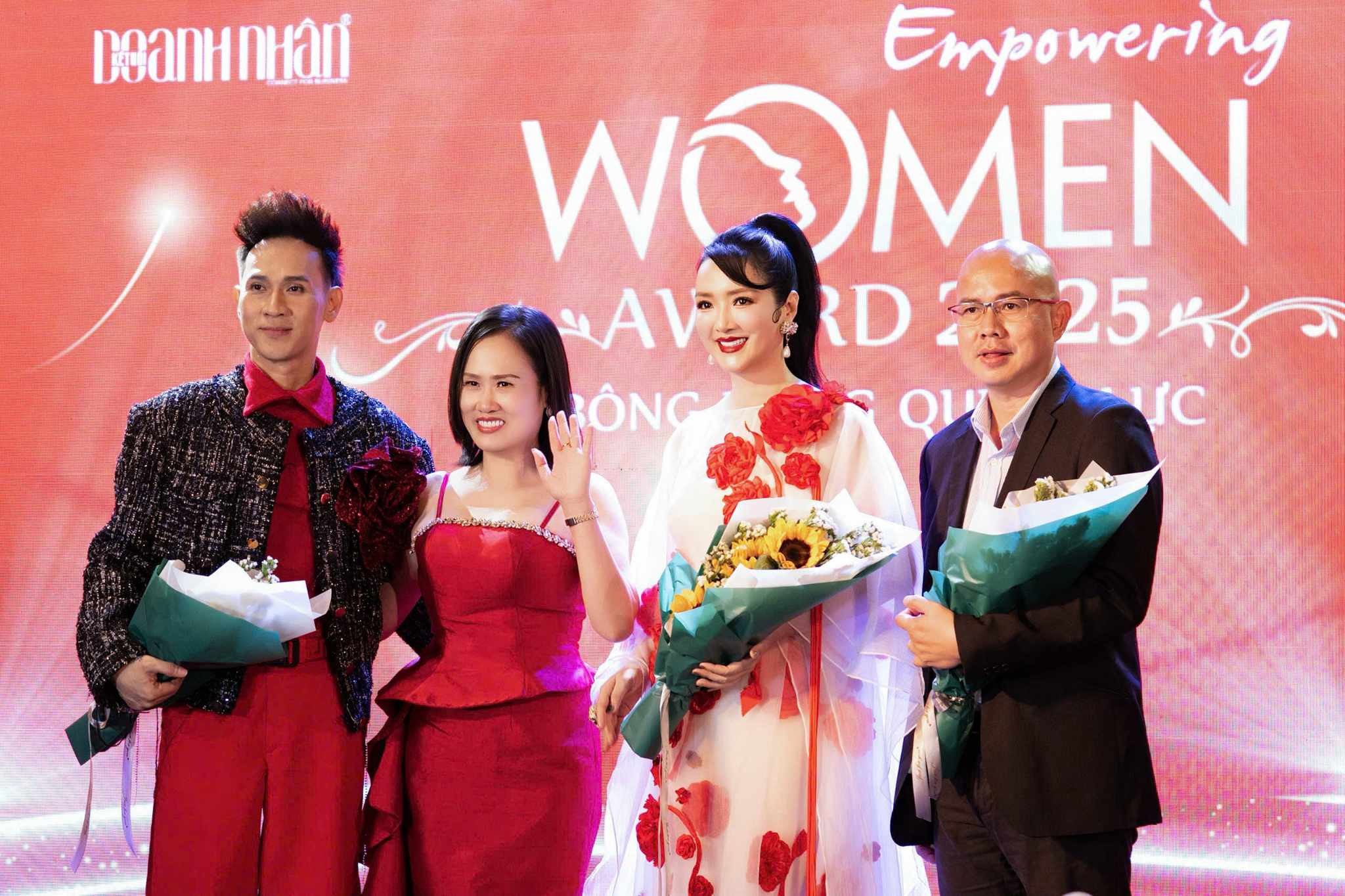 Lý Hương cùng nhiều người đẹp tài hoa được tôn vinh 'Bông hồng quyền lực 2025'