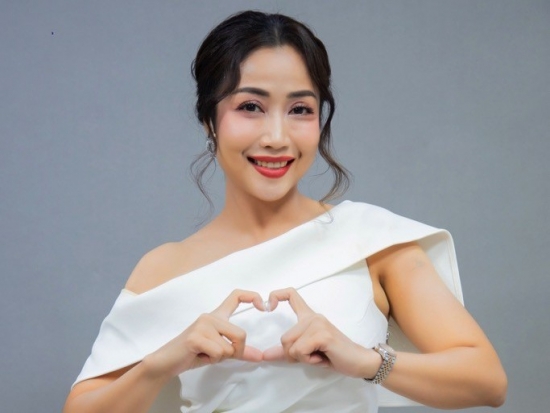 NSƯT Ốc Thanh Vân hài hước tiết lộ từng ký tặng vào sổ hộ khẩu của người hâm mộ