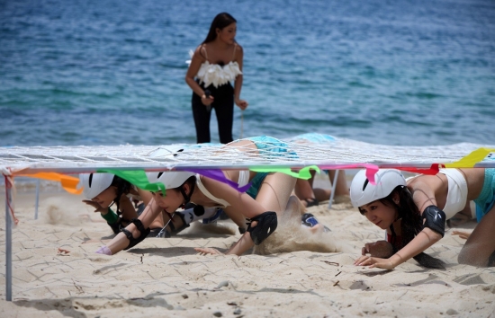 'Cosmo Camp' tập 2: Thí sinh đeo chì nặng 8kg tạo dáng chụp ảnh dưới đáy biển