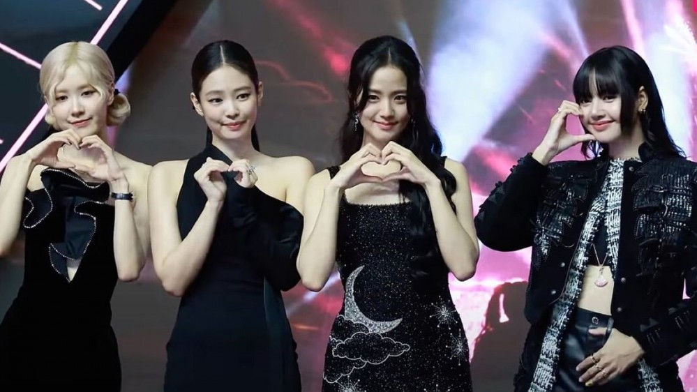 BlackPink tiết lộ chuyến lưu diễn vòng quanh thế giới với tên 'độc'