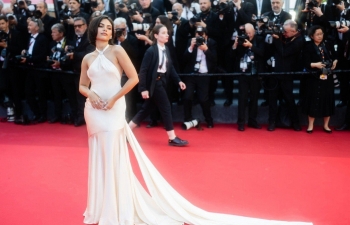 Sao trẻ Hollywood - Ariana Greenblatt diện thiết kế của Công Trí trong lần đầu tiên xuất hiện tại Cannes 2025