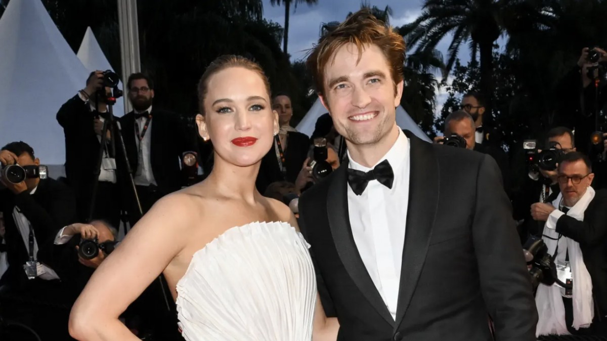Jennifer Lawrence chia sẻ 'thật tàn khốc' khi làm mẹ trên thảm đỏ Cannes