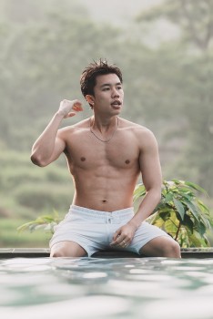 Con trai Vân Dung tự tin khoe body 'cực phẩm', thu hút sự chú ý lớn trên mạng xã hội