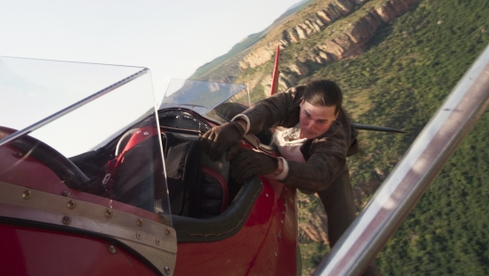 Tom Cruise bị ngất, nằm bất động trên cánh máy bay sau cảnh hành động khắc nghiệt nhất sự nghiệp ở 'Nhiệm vụ: Bất khả thi - Nghiệp báo cuối cùng'