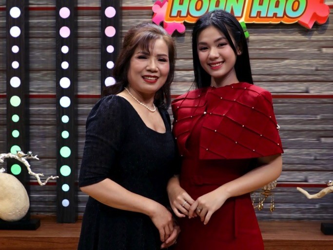 'Mảnh ghép hoàn hảo': 30 tuổi vẫn chưa lấy chồng, ca sĩ Thủy Tiên khiến mẹ lo lắng