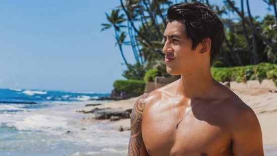 Trai đẹp '6 múi' trong 'Lilo & Stitch’ khiến khán giả 'truy lùng'
