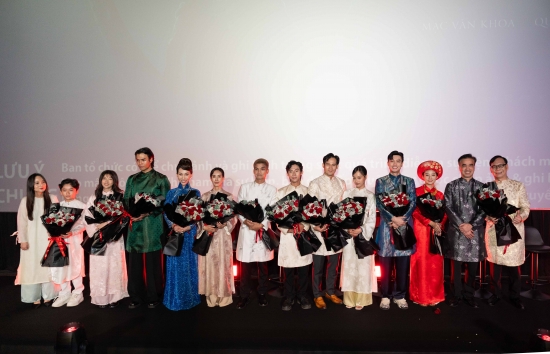 Những hình ảnh 'thôi miên' đầu tiên trong đám cưới kỳ lạ của 'thần giữ của' Út Lan