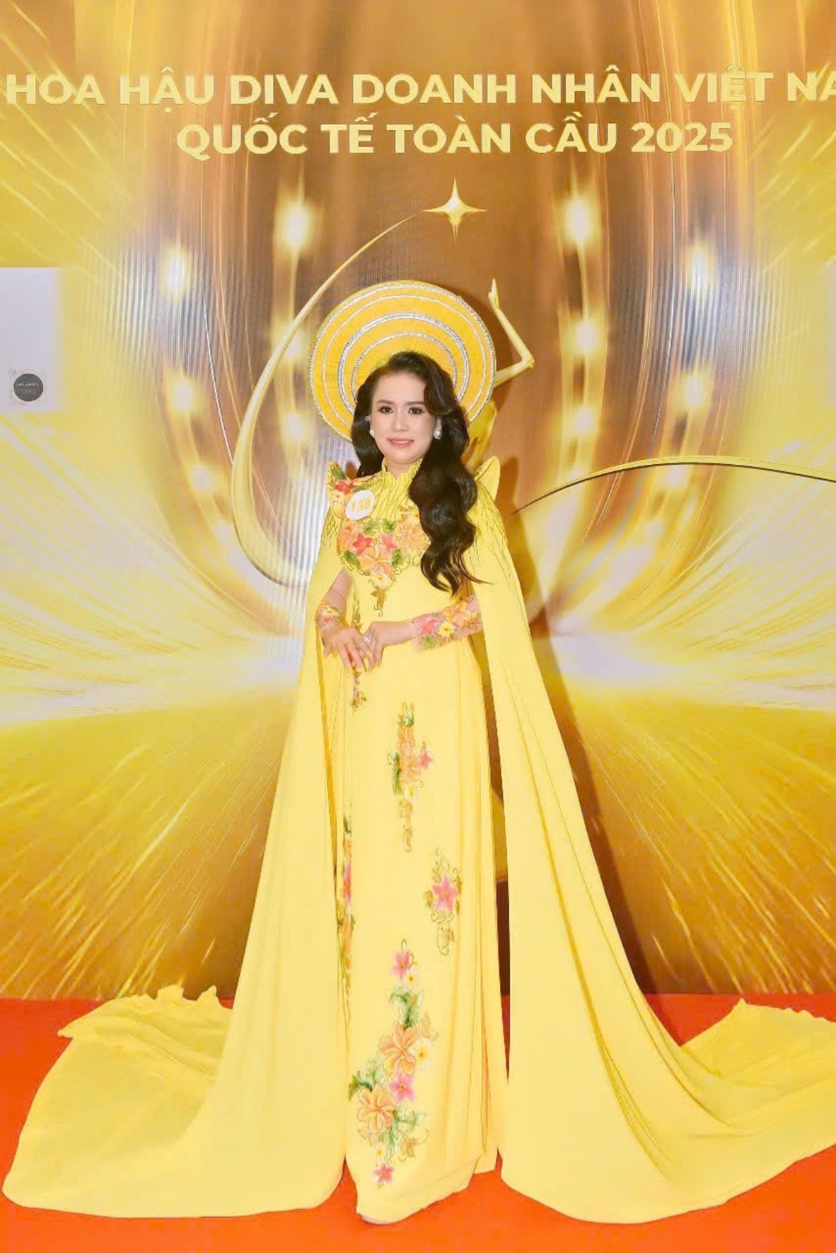 Đặng Thị Mỹ chinh phục vương miện 'Hoa hậu Diva doanh nhân Việt Nam quốc tế toàn cầu'