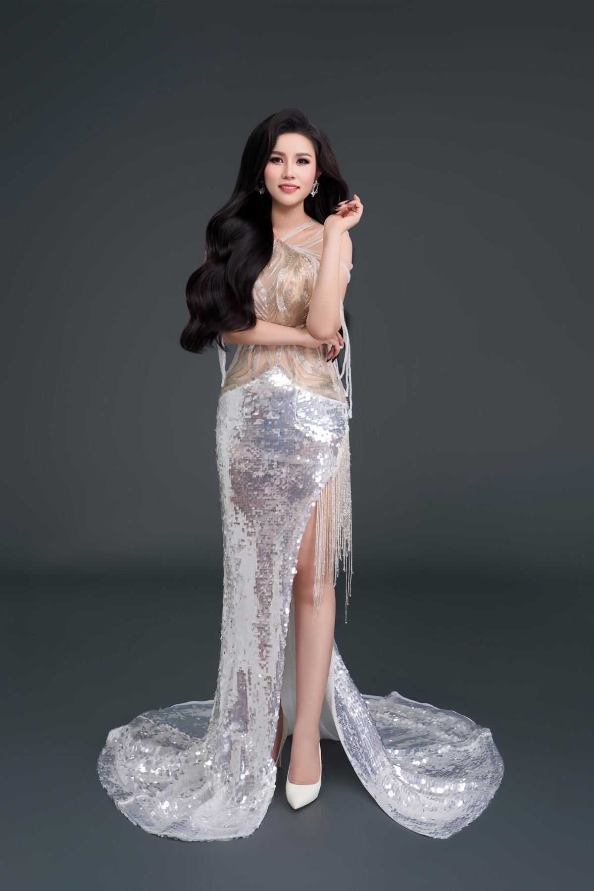 Đặng Thị Mỹ chinh phục vương miện 'Hoa hậu Diva doanh nhân Việt Nam quốc tế toàn cầu'