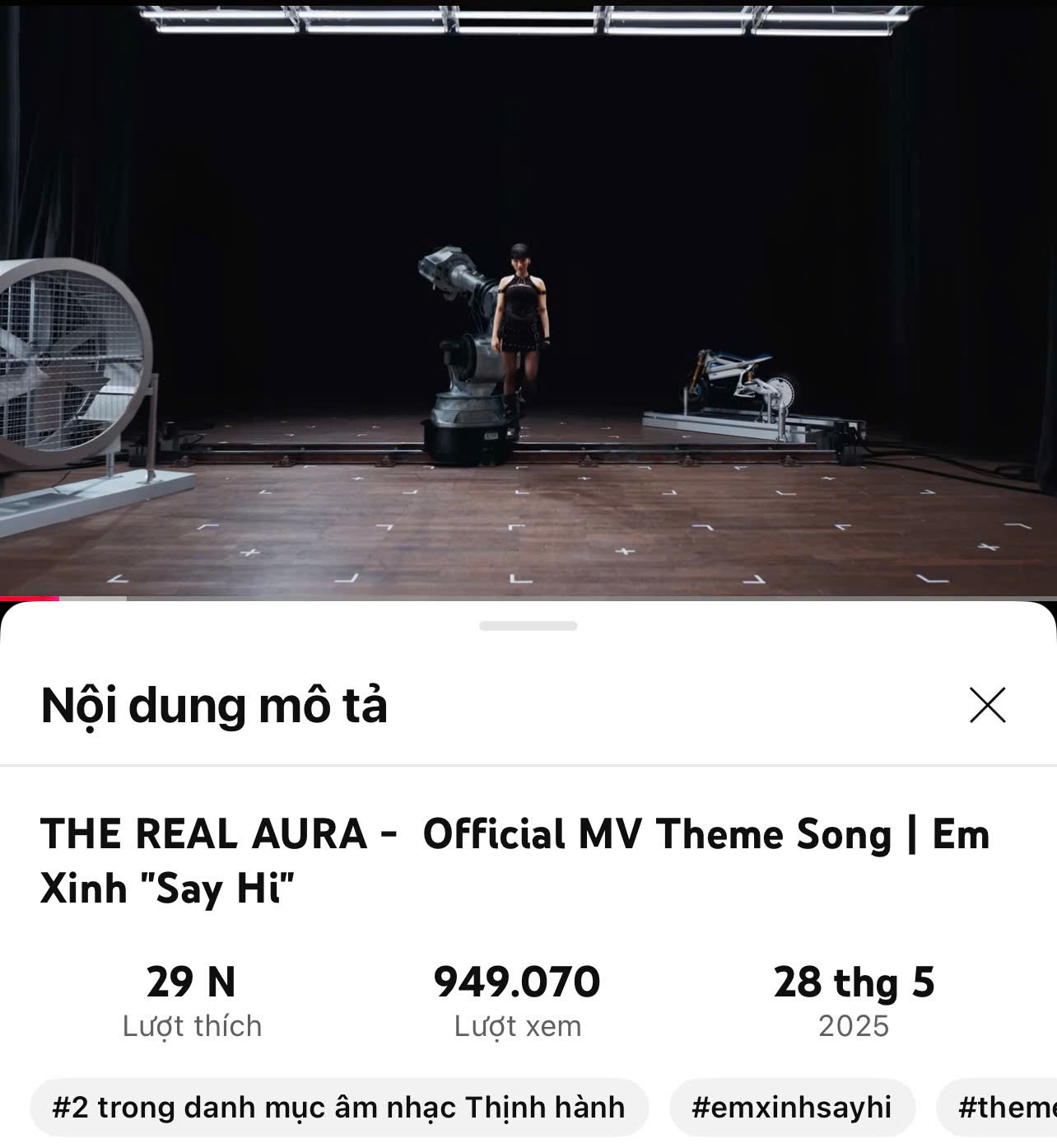 'Em xinh 'Say Hi' tập 1: Dài 5 tiếng như concert, 'công phá' Top Trending YouTube