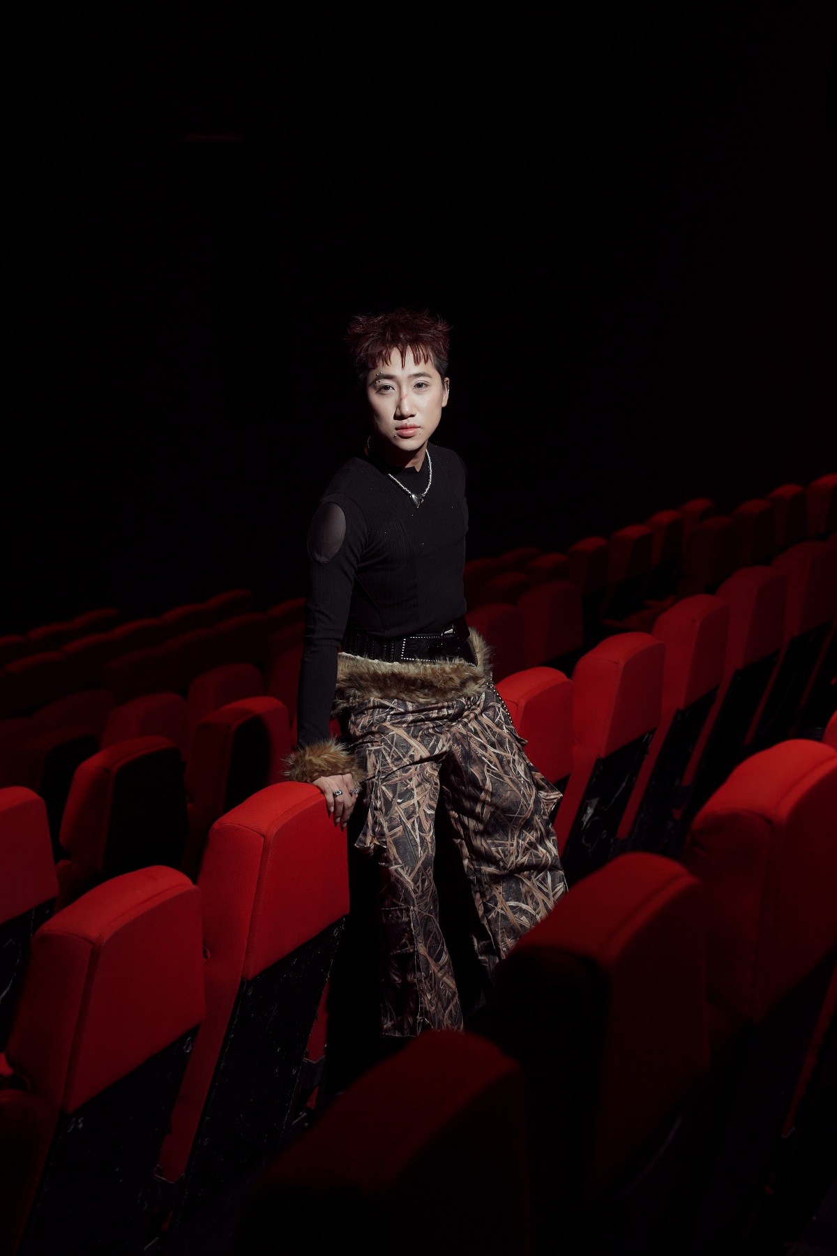 Lâm Nguyễn kể về màn hóa trang hơn 5 tiếng chỉ cho một phân đoạn dài 5 giây gây ám ảnh trong 'Dưới đáy hồ'