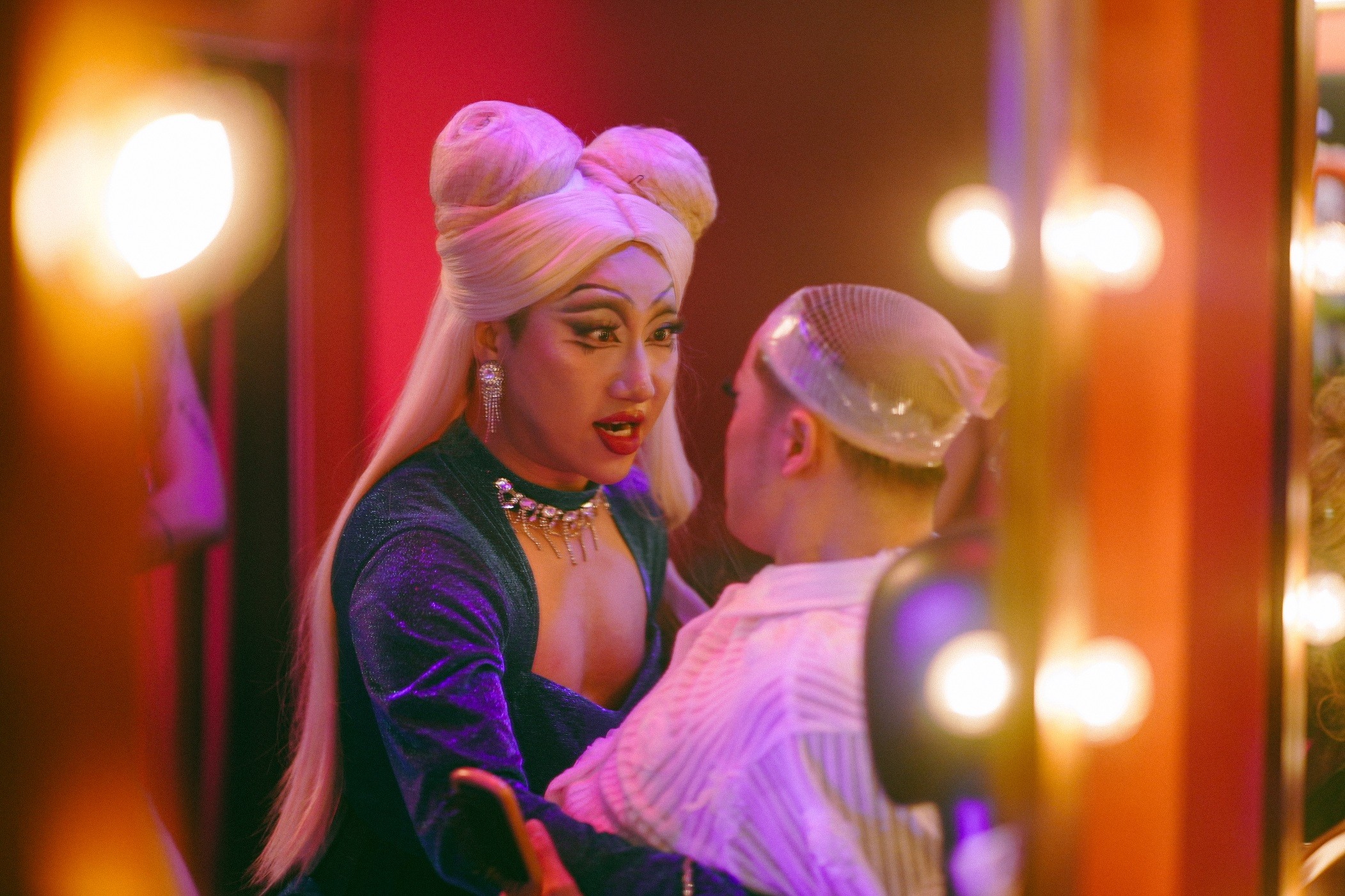 Lâm Nguyễn kể về màn hóa trang hơn 5 tiếng chỉ cho một phân đoạn dài 5 giây gây ám ảnh trong 'Dưới đáy hồ'