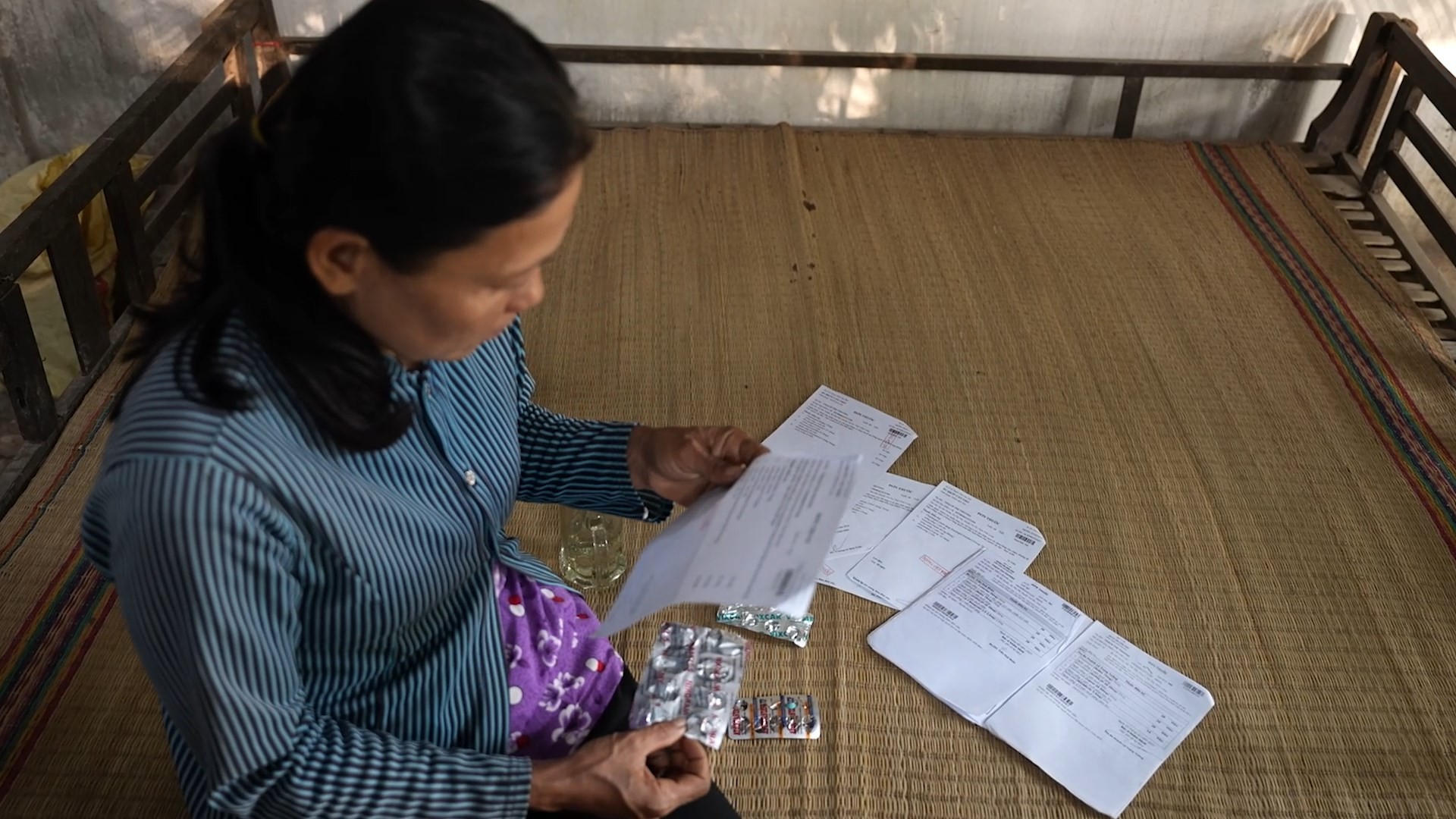 Hurrykng nghẹn ngào trước hình ảnh người cô bất chấp hoàn cảnh gia đình khó khăn vẫn không để cháu mình bơ vơ