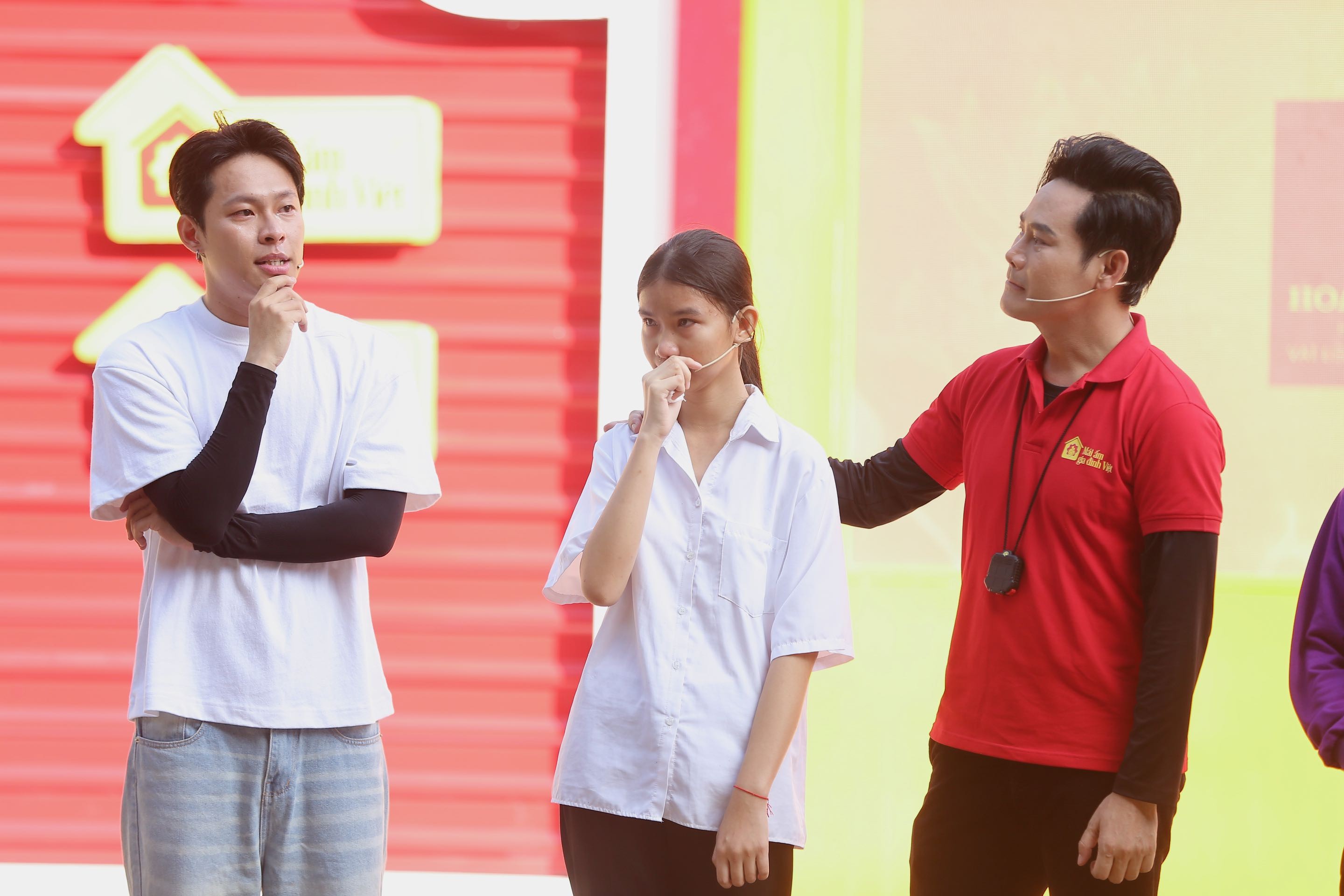 Hurrykng nghẹn ngào trước hình ảnh người cô bất chấp hoàn cảnh gia đình khó khăn vẫn không để cháu mình bơ vơ