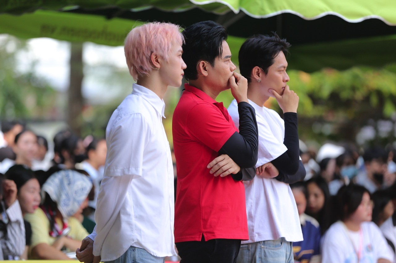 Hurrykng nghẹn ngào trước hình ảnh người cô bất chấp hoàn cảnh gia đình khó khăn vẫn không để cháu mình bơ vơ