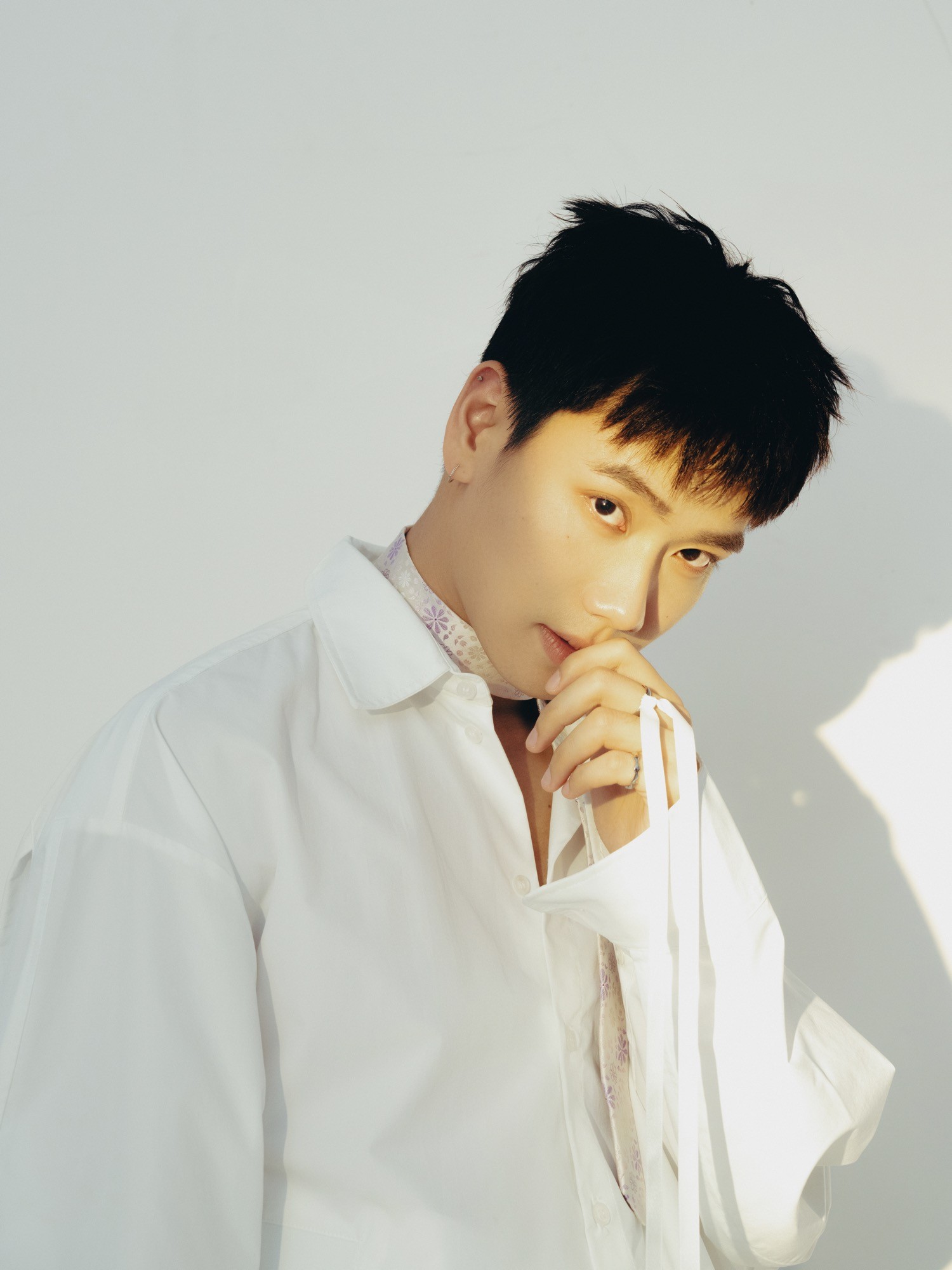 'Nam thần' Trần Nhậm lấn sân sang lĩnh vực âm nhạc với ca khúc đầu tay