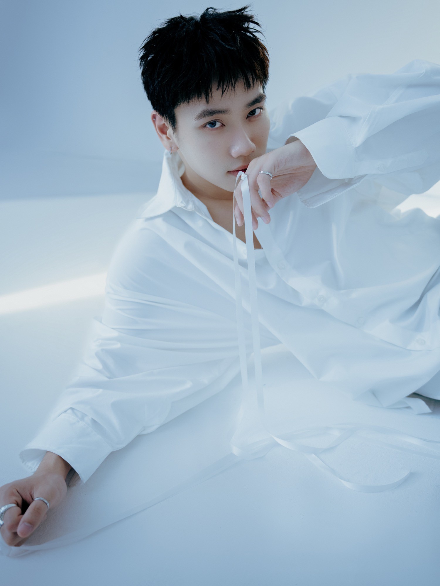 'Nam thần' Trần Nhậm lấn sân sang lĩnh vực âm nhạc với ca khúc đầu tay