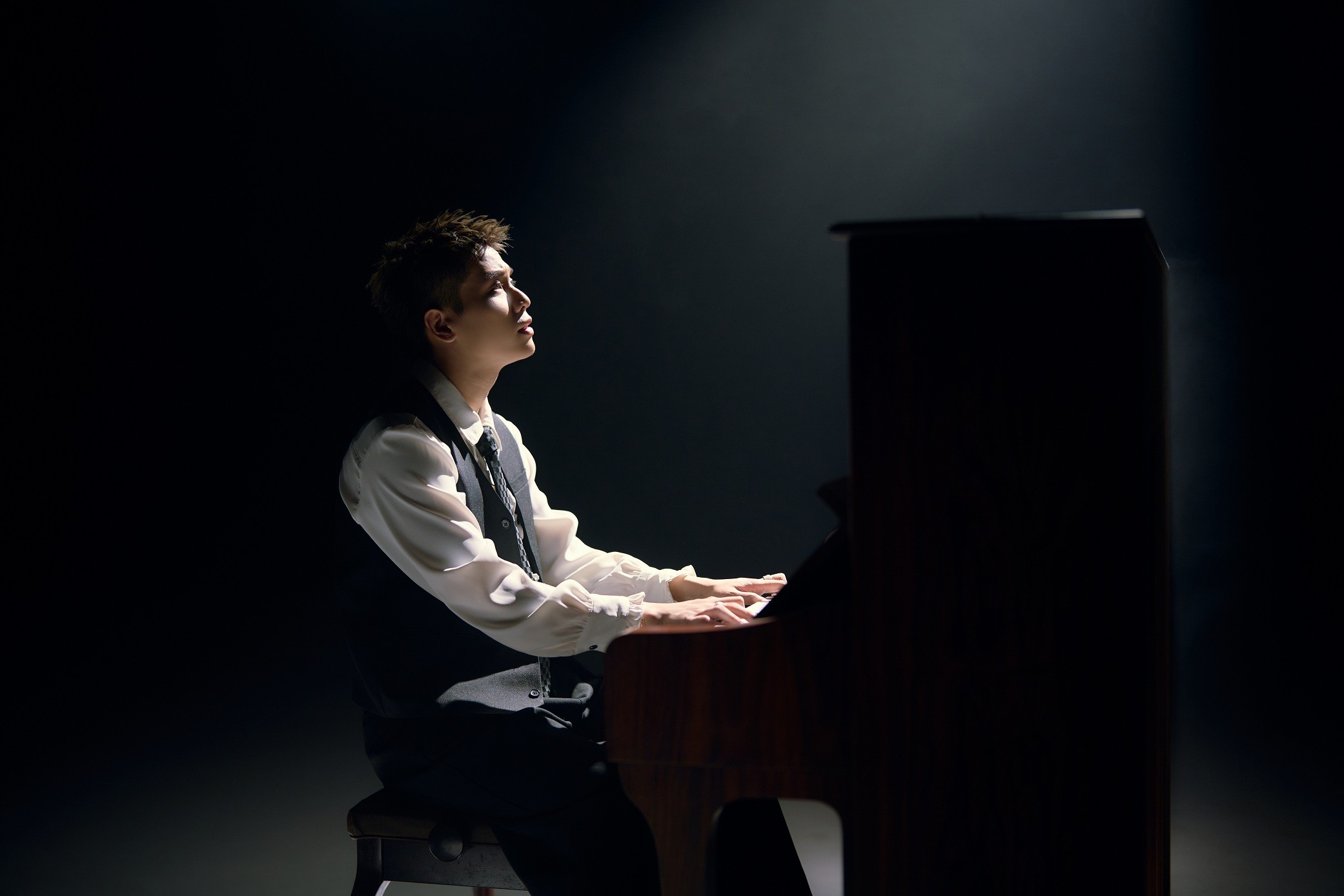 Quân A.P 'thả xích' MV 'Thiên mệnh', trở lại sau concert 'Anh trai 'Say Hi'