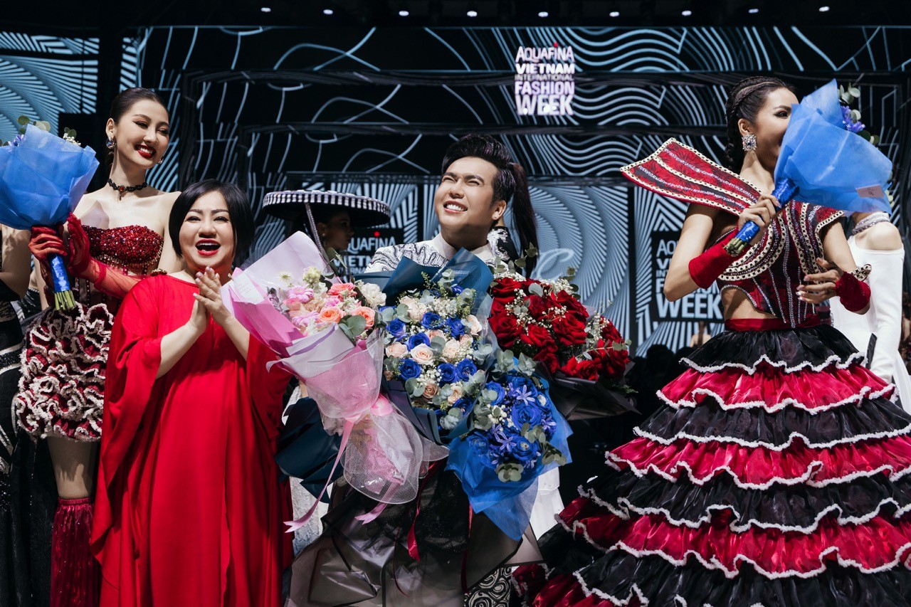 Bộ ba Hương Ly - Lê Hoàng Phương - Ngọc Châu tái hợp sau 3 năm tại show diễn của NTK Minh Châu