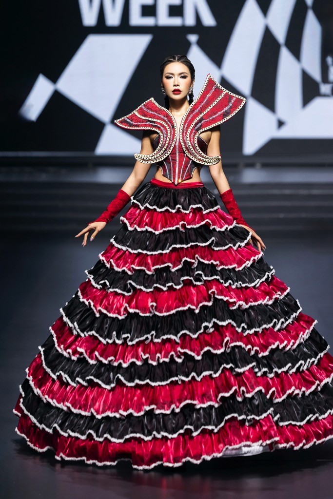 Bộ ba Hương Ly - Lê Hoàng Phương - Ngọc Châu tái hợp sau 3 năm tại show diễn của NTK Minh Châu