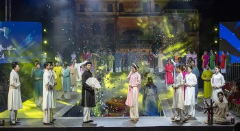 Cung An Định sống lại ký ức xứ Kinh Kỳ với BST của NTK Việt Hùng và NTK Lan Vy