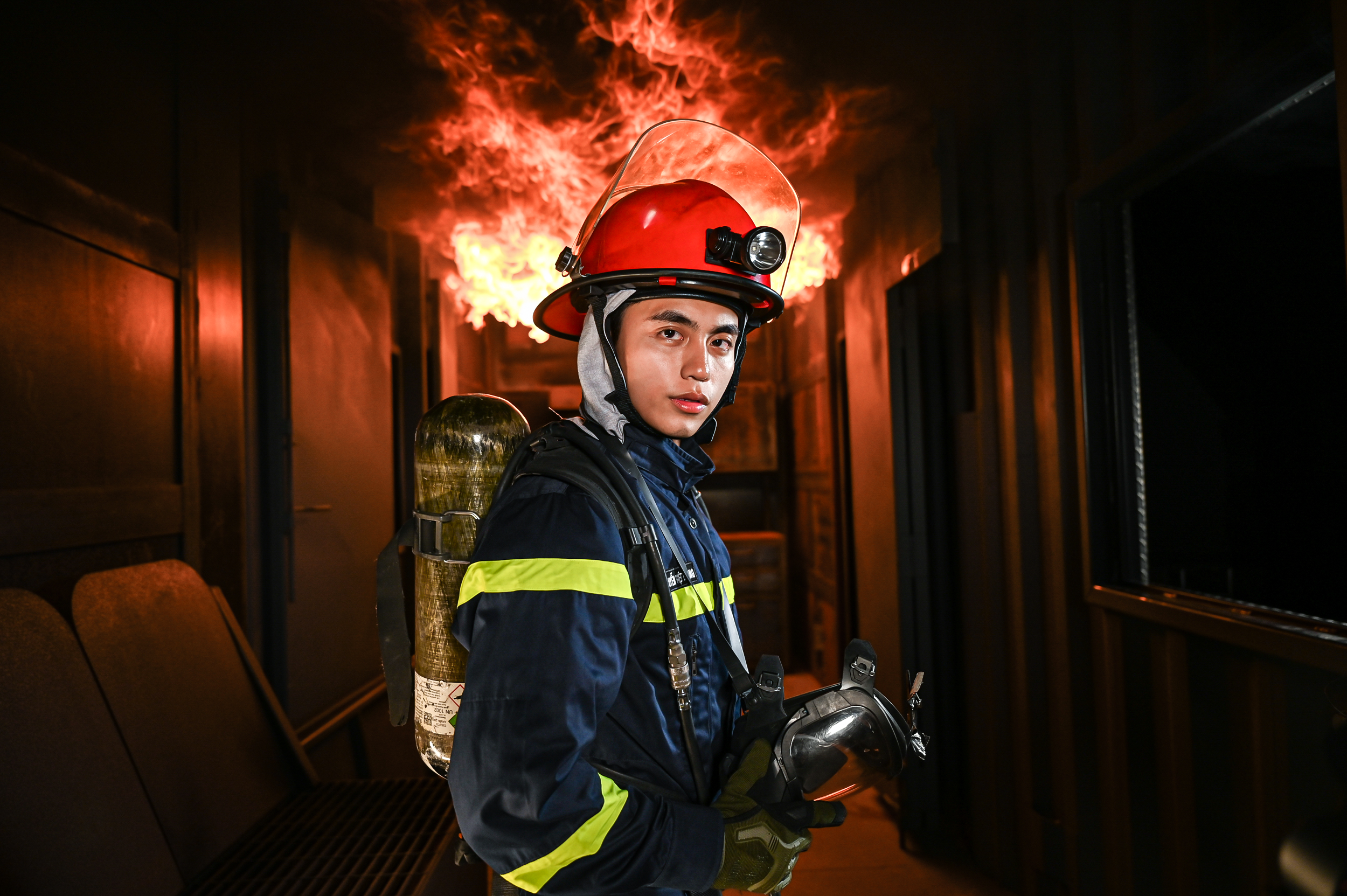 'Chiến sĩ quả cảm' tung First look: Thao trường khói lửa, hình ảnh căng như phim hành động - Mono thất thần, Phan Mạnh Quỳnh ngất xỉu