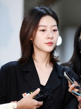 Khổ như Kim Sae Ron: Nuôi gia đình từ năm 14 tuổi