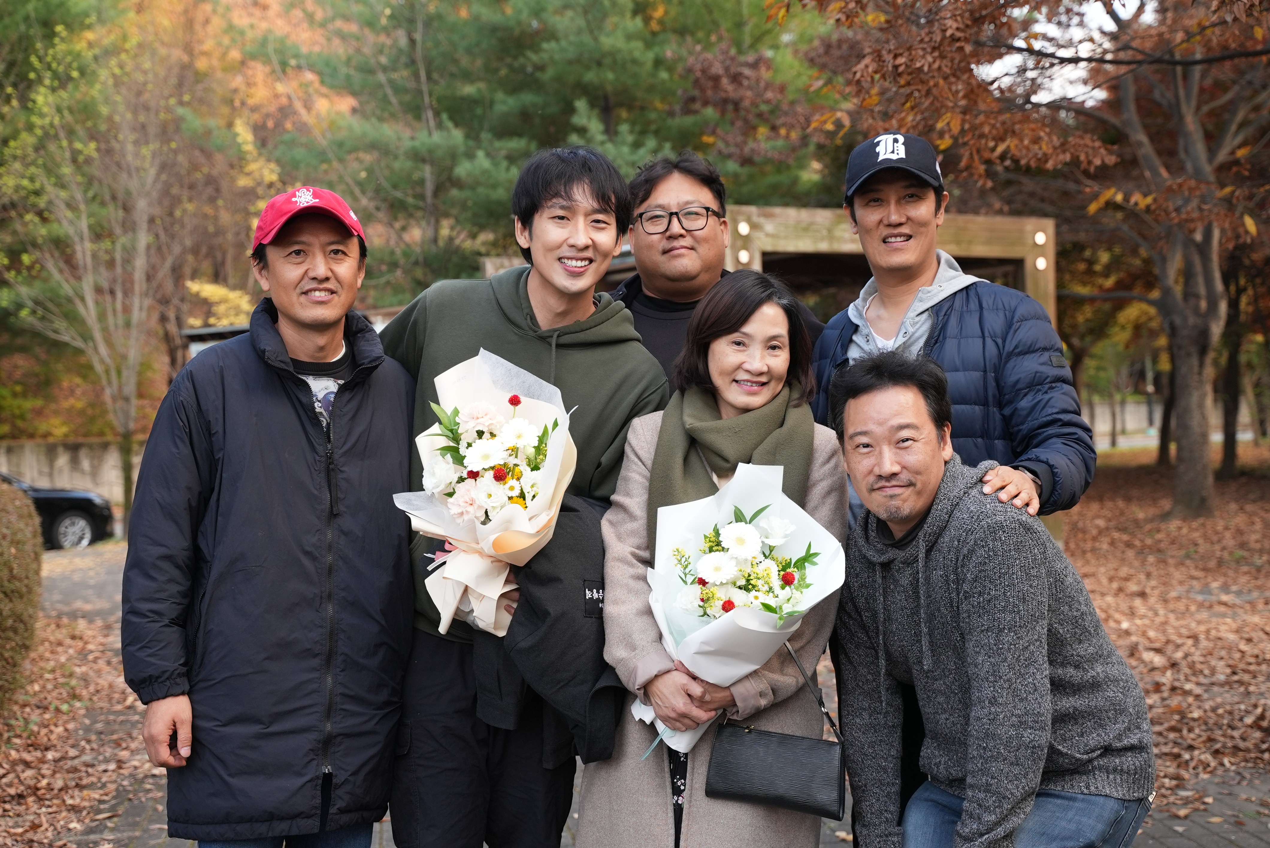 'Mang mẹ đi bỏ' tung tập hậu trường vui nhộn của dàn cast Việt giữa trời Hàn lạnh giá