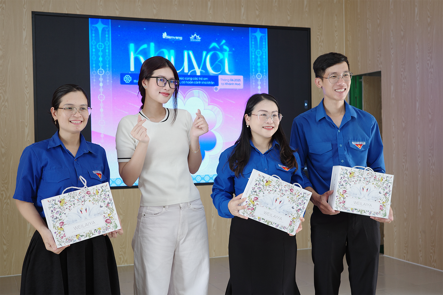 Hoa hậu Đoàn Thiên Ân mang dự án 'Khuyết' đến Làng trẻ SOS Nha Trang